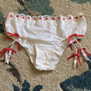 Victoria’s Secret panties small